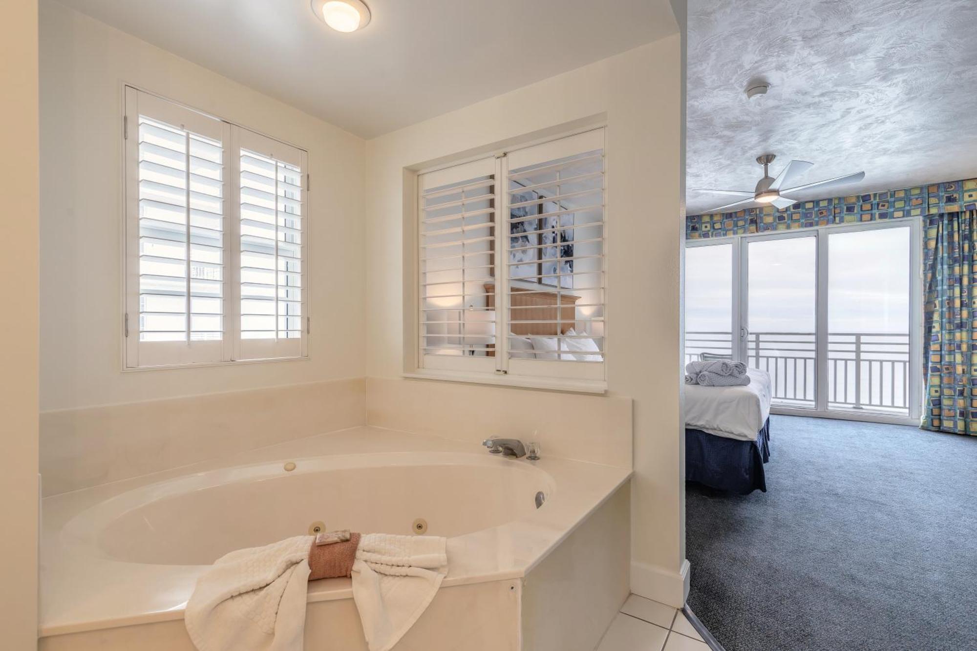 Beachfront Bliss At Ocean Walk Resort - Unit 1701 Daytona Beach Eksteriør billede
